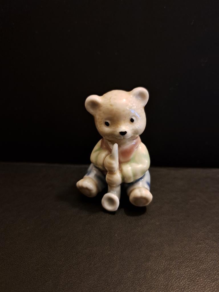 Heel lief porseleinen beertje beeldje met blaasinstrument, Ophalen of Verzenden, Zo goed als nieuw, Dier