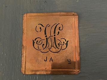 17 stuks ANTIEKE MONOGRAMMEN bladkoper - WD014 beschikbaar voor biedingen