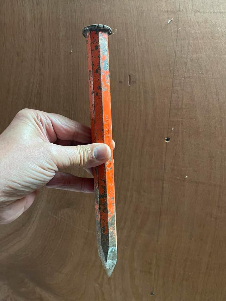 Zware puntbeitel. Voor beton en steen te breken, Doe-het-zelf en Verbouw, Gereedschap | Handgereedschap, Zo goed als nieuw, Ophalen of Verzenden