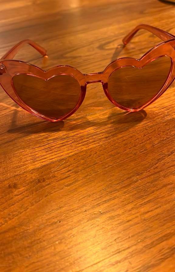 Harry Styles Zonnebril Hartjes Glazen Spiegelglas, Overige merken, Gebruikt, Zonnebril, Ophalen of Verzenden