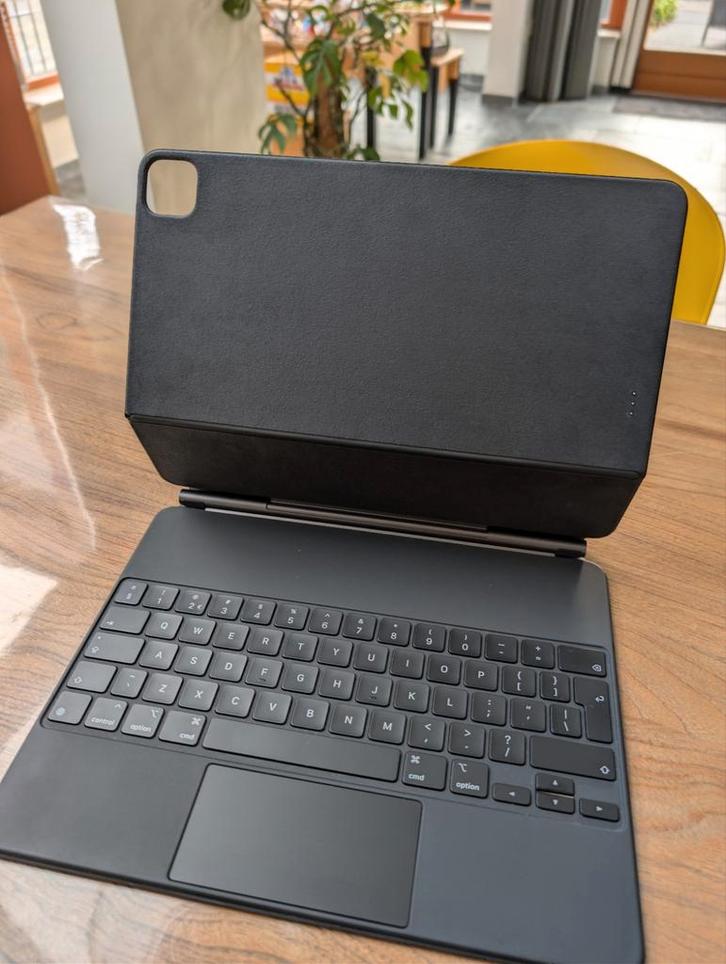 Apple Magic Keyboard 12.9" (2020-2022), Computers en Software, Tablet-hoezen, Zo goed als nieuw, Bescherming voor- en achterkant