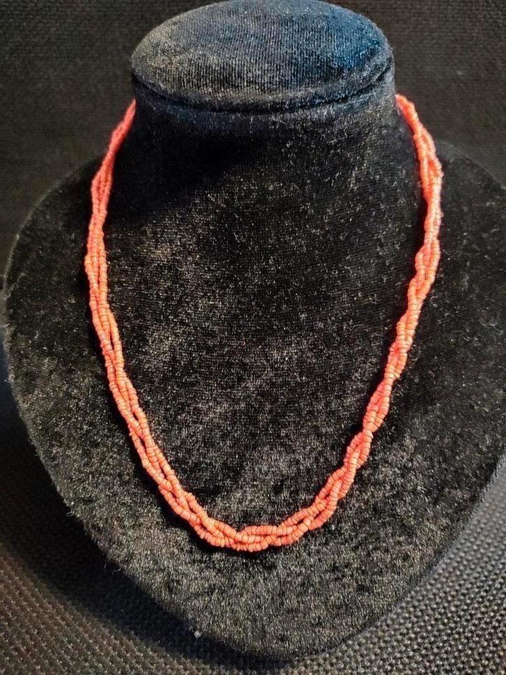 Antieke ketting 3 streng bloedkoraal en vergulde slot, Sieraden, Tassen en Uiterlijk, Antieke sieraden, Ketting, Overige materialen