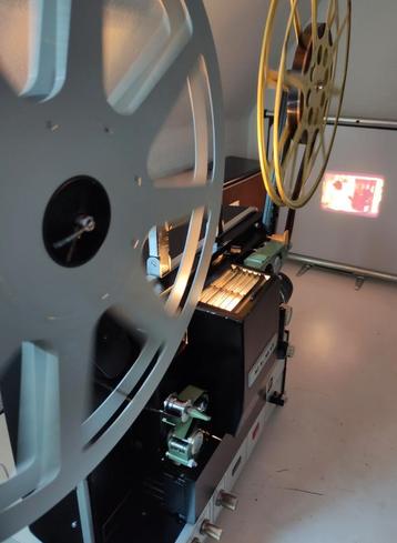 ELMO 16A 16mm FILMPROJECTOR OPT en MAG GELUID  beschikbaar voor biedingen