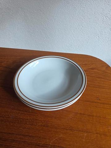 2 Diepe Borden Winterling  beschikbaar voor biedingen