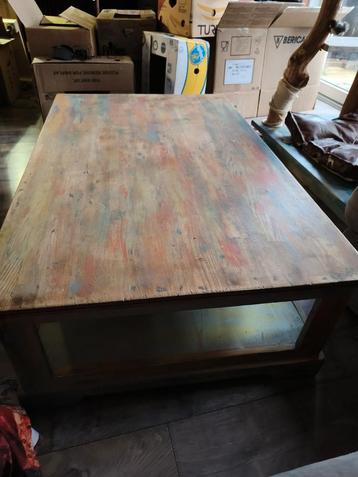 Massief houten tafel  beschikbaar voor biedingen