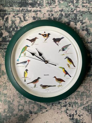 Klok met tropische vogelgeluiden  beschikbaar voor biedingen