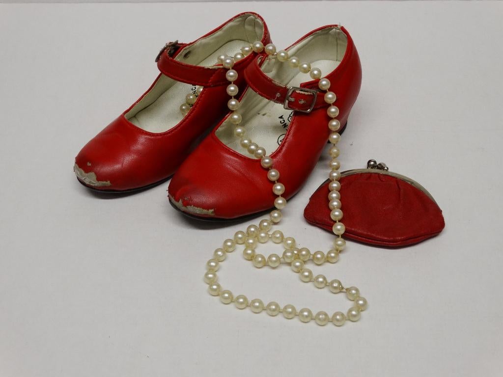 Oude brocante kinderschoenen portemonnee parelketting, Antiek en Kunst, Ophalen of Verzenden