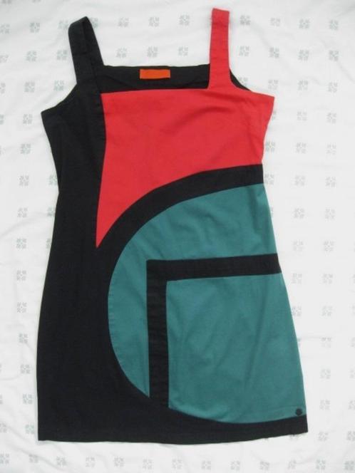 Skunkfunk jurk, zwart met rood en groen, mouwloos, 40, Kleding | Dames, Jurken, Zo goed als nieuw, Maat 38/40 (M), Overige kleuren