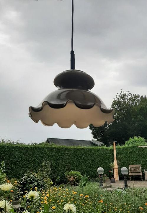 Nostalgisch Retro Camelbruin Hanglamp met Gegolfd kapje, Huis en Inrichting, Lampen | Hanglampen, Zo goed als nieuw, Glas, Ophalen