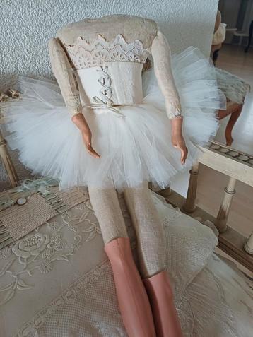 Mooi sofadoll lijfje,ballerina, brocante boudoir  beschikbaar voor biedingen