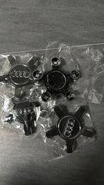 Audi naafdoppen 5-armig zwart met chroom (nieuw, set van 4), Auto diversen, Wieldoppen, Ophalen of Verzenden, Nieuw