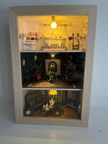 Poppenhuis miniaturen - drie kamers  met verlichting beschikbaar voor biedingen