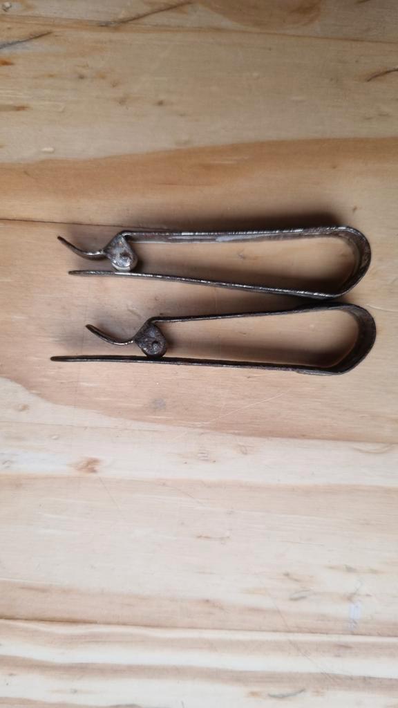 NOSTALGIE. 2 ANTIEKE BROEKKLEMMEN VOOR FIETS. METAAL., Antiek en Kunst, Antiek | Kleding en Accessoires, Ophalen of Verzenden