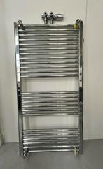 Handdoekradiator met middenaansluiting en kraan, Doe-het-zelf en Verbouw, Verwarming en Radiatoren, Ophalen, Gebruikt, Radiator