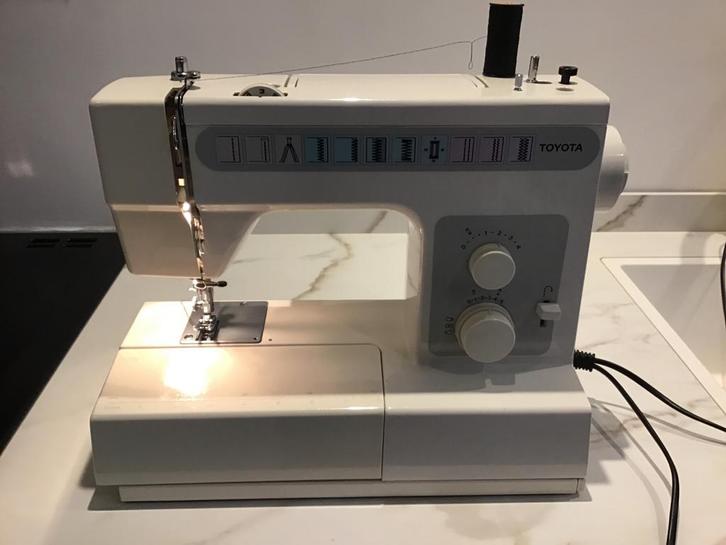 Toyota Naaimachine, Hobby en Vrije tijd, Naaimachines en Toebehoren, Gebruikt, Naaimachine, Overige merken, Ophalen