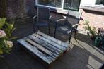 Verrijdbare pallettafel met glasplaten + 2 tuinstoelen, Ophalen, Gebruikt, Hout