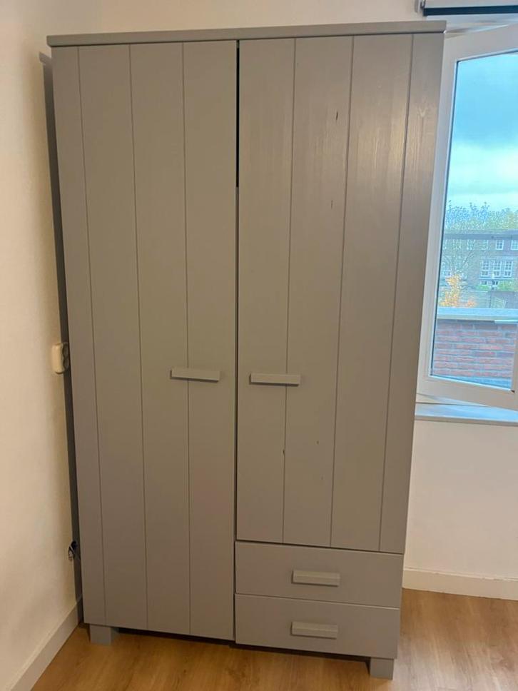 Woood Dennis Kledingkast - Beton Grijs, Huis en Inrichting, Kasten | Kledingkasten, Gebruikt, 200 cm of meer, 100 tot 150 cm, 50 tot 75 cm