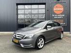 Mercedes B-klasse 180 Sport-Pakket|CAMERA|NAVIGATIE|TREKHAAK, Auto's, Mercedes-Benz, Te koop, Zilver of Grijs, Geïmporteerd, 5 stoelen