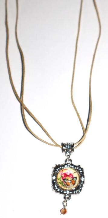 Waxkoord beige ketting met een bail met hanger beschikbaar voor biedingen