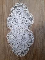 Klein gehaakt katoenen kleedje, Ophalen of Verzenden, Zo goed als nieuw, Ovaal, Binnen