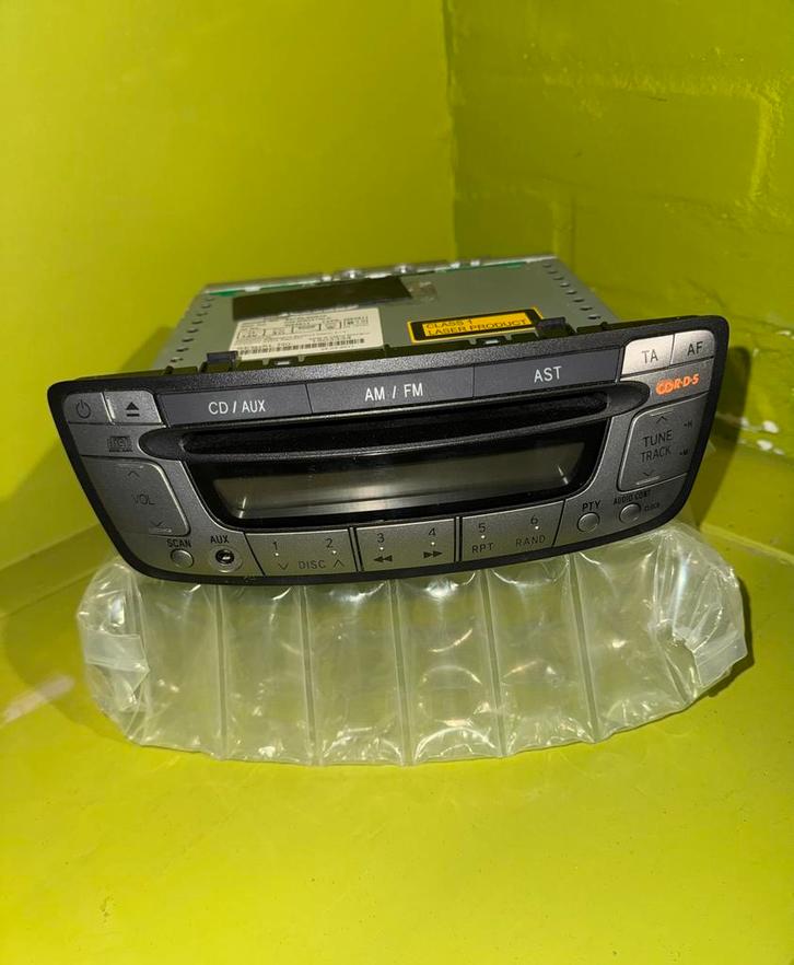 Origineel radio Toyota Aygo, Peugeot 107, Citroën C1, Auto diversen, Autoradio's, Zo goed als nieuw, Ophalen of Verzenden
