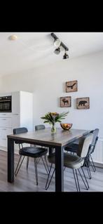 Eettafel met 4 Stoelen – Industrieel Design, Huis en Inrichting, Tafels | Eettafels, Ophalen, Overige materialen, Gebruikt, 50 tot 100 cm