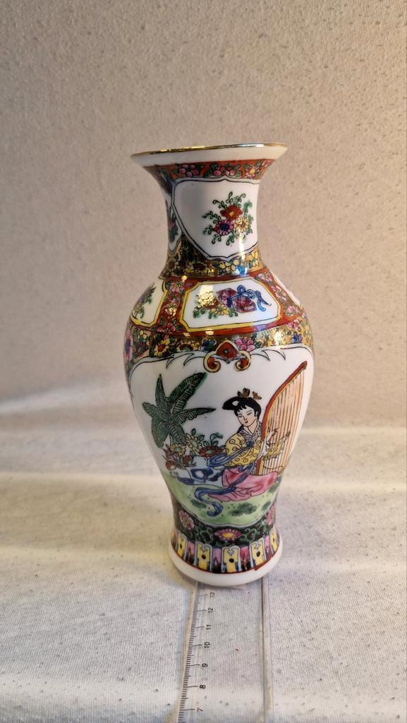 Chinese porseleinen vaas, handbeschilderd met goud, Antiek en Kunst, Antiek | Vazen, Ophalen of Verzenden