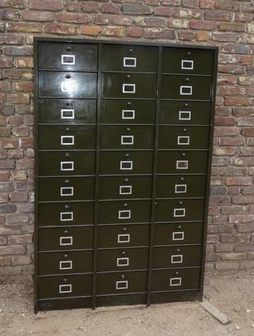 oude strafor kleppenkast ladekast archiefkast kast beschikbaar voor biedingen