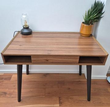 Vintage bureau beschikbaar voor biedingen