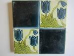 4 antieke 4 vaks tegels met tulpendecor in relief, Antiek en Kunst, Ophalen of Verzenden