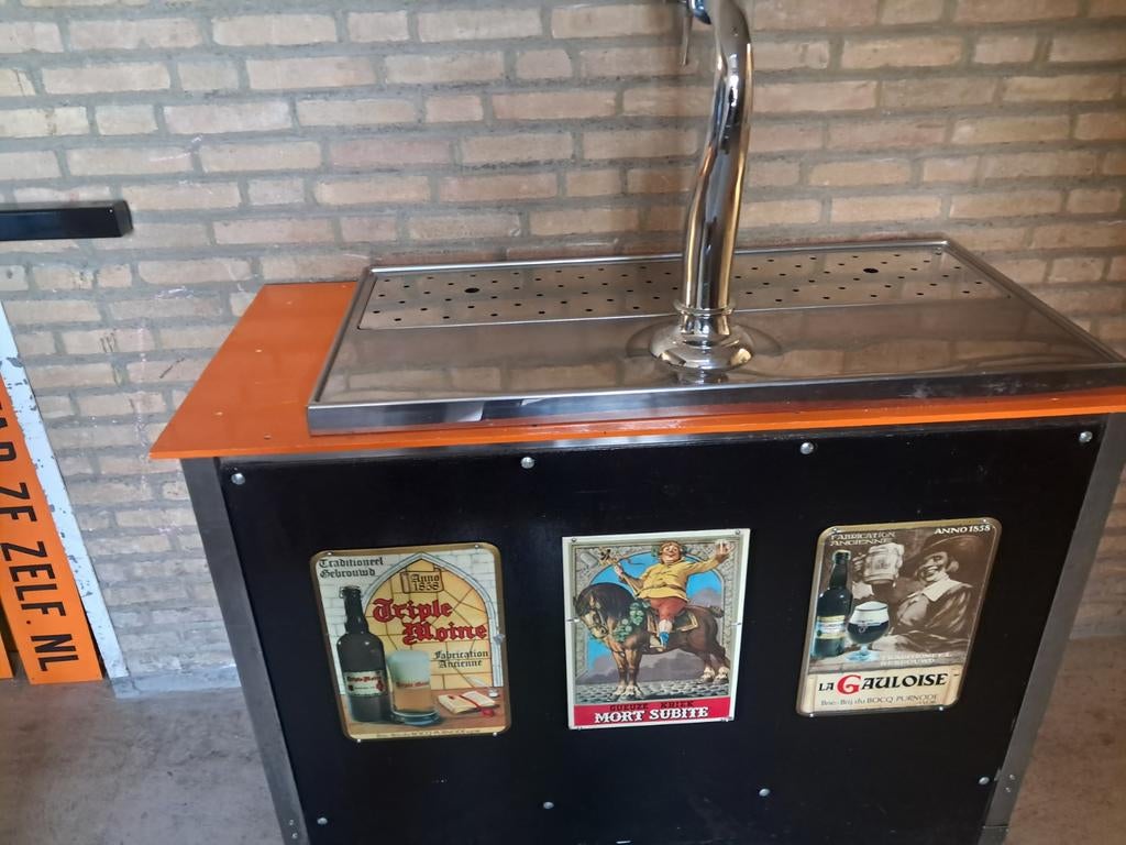 Nette mobiele  uitgifte  Barretje. . Met afvoerslang, Huis en Inrichting, Barren, Zo goed als nieuw, Ophalen of Verzenden