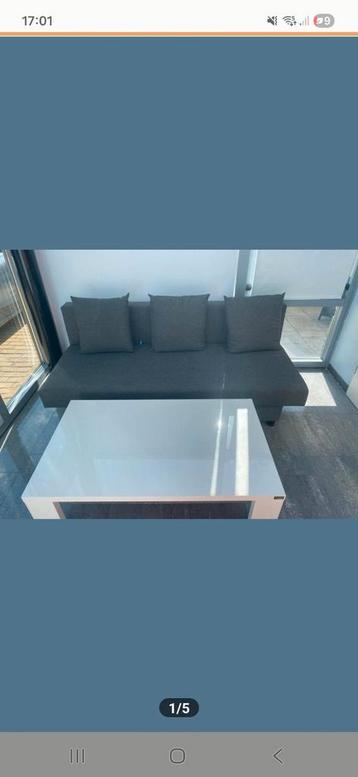 Mooie grijze bank met kussens