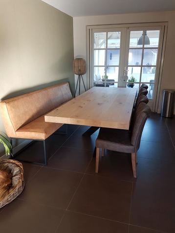Rustiek Eiken eettafel met eetkamerbank en 4 stoelen beschikbaar voor biedingen