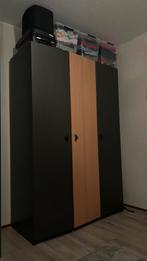 Stevige kledingkast met planken en hangruimte, Kunststof, Gebruikt, 100 tot 150 cm, 200 cm of meer