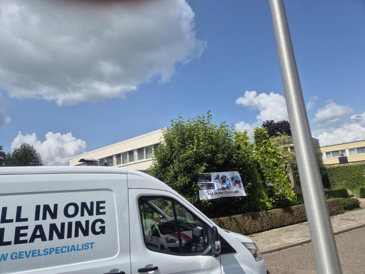 Dakreiniging/Gevelreiniging, Diensten en Vakmensen, Schoonmakers en Glazenwassers, Glazenwassen binnen, Glazenwassen buiten, Schoonmaken bedrijfsruimte