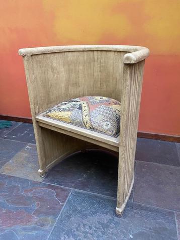 Art deco fauteuil in hout beschikbaar voor biedingen