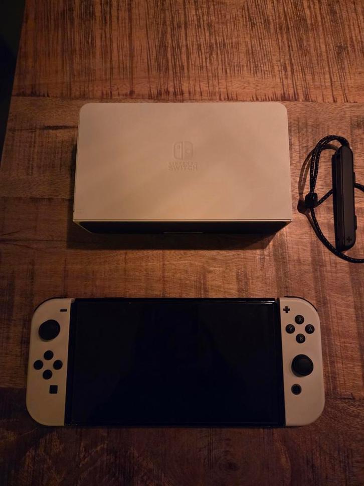 Nintendo Switch OLED - Zo goed als nieuw!, Spelcomputers en Games, Spelcomputers | Nintendo Switch, Zo goed als nieuw, Switch OLED