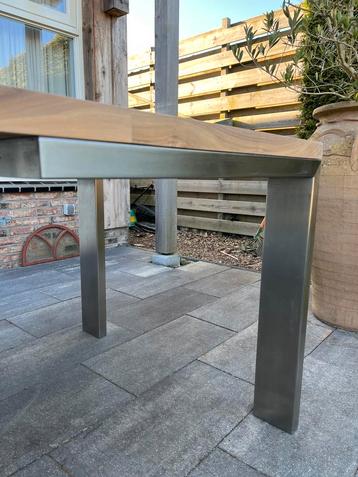 Unieke Hidde eettafel ( walnoot ) van Pilat & & Pilat beschikbaar voor biedingen