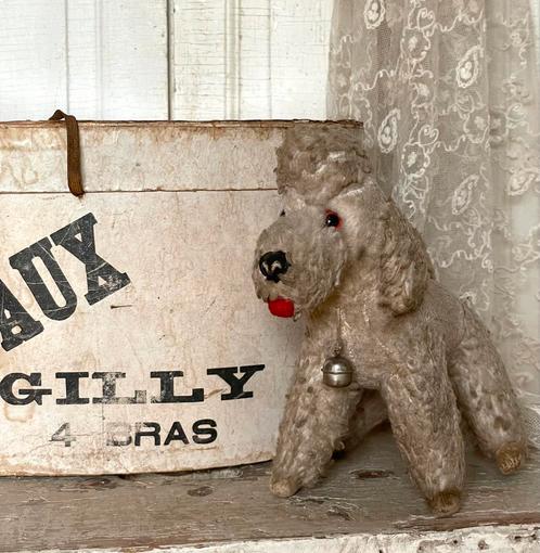 Brocante oud hondje stro gevuld met belletje, Antiek en Kunst, Curiosa en Brocante, Ophalen of Verzenden