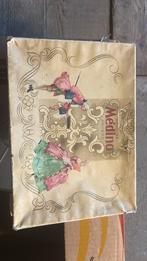 Oud doosje met inhoud, Ophalen of Verzenden