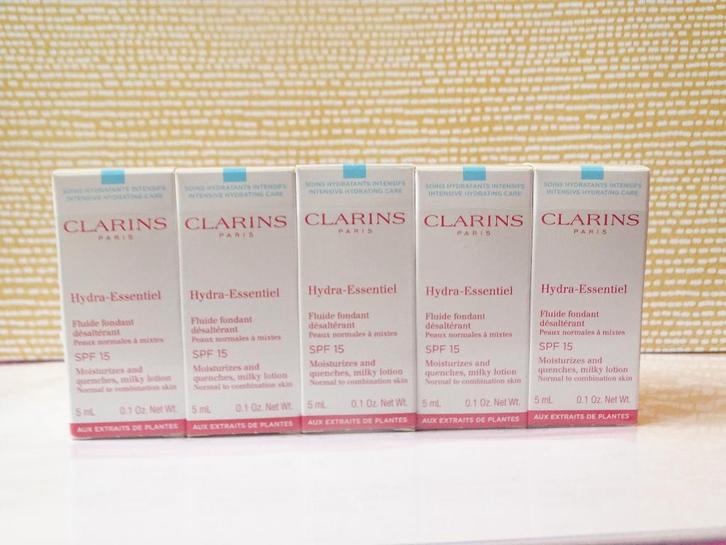 Clarins Hydra-Essentiel Milky Lotion SPF15 (10 proefjes), Sieraden, Tassen en Uiterlijk, Uiterlijk | Gezichtsverzorging, Nieuw