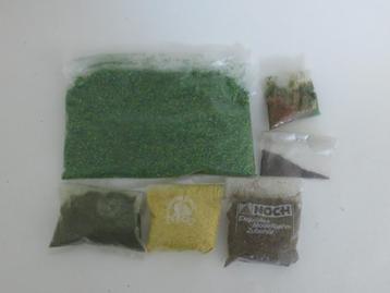 Strooimateriaal voor diorama: div. gras- & steenmateriaal beschikbaar voor biedingen