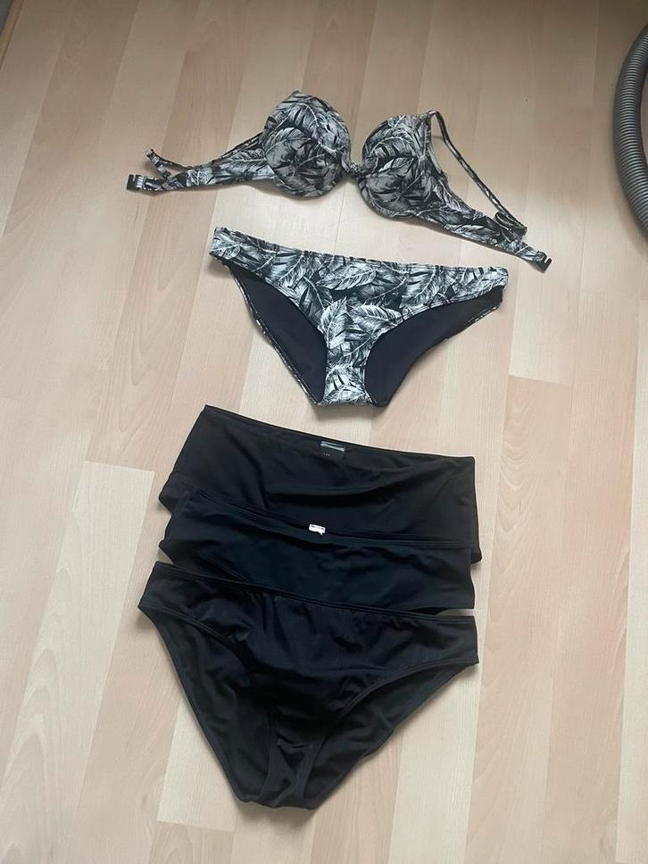 Leuke zwart-wit gebloemde Bikini / Top maat 80-B/ Broekje 46, Kleding | Dames, Badmode en Zwemkleding, Zo goed als nieuw, Bikini