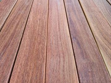 SCHUTTING GEVELBEKLEDING: PARTIJ SMALLE PLANKEN HARDHOUTEN G beschikbaar voor biedingen