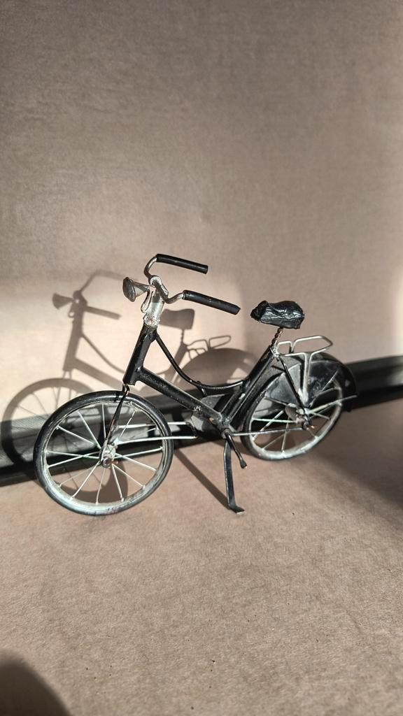 Vintage Miniatuur Omafiets - Handgemaakt, Hobby en Vrije tijd, Modelbouw | Auto's en Voertuigen, Gebruikt, Overige typen, 1:50 of kleiner