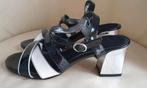 NIEUW! SANDALETTE ZWART/ZILVER/WIT LAKLEER  MT 39, Overige kleuren, Zo goed als nieuw, Sandalen of Muiltjes, Ophalen of Verzenden