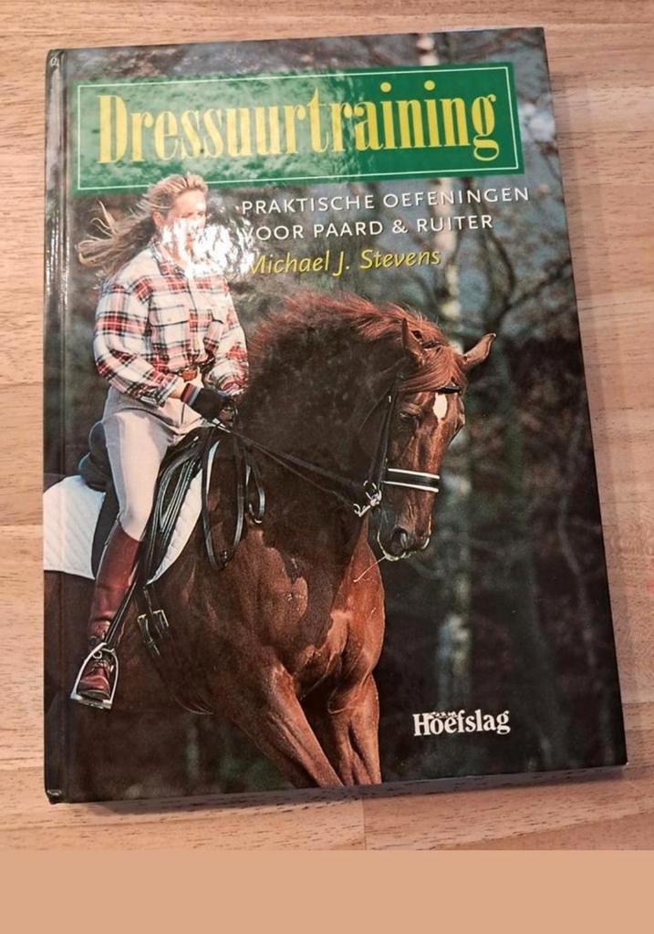 Dressuurtraining - Michael J. Stevens, Boeken, Hobby en Vrije tijd, Gelezen, Overige onderwerpen, Ophalen of Verzenden