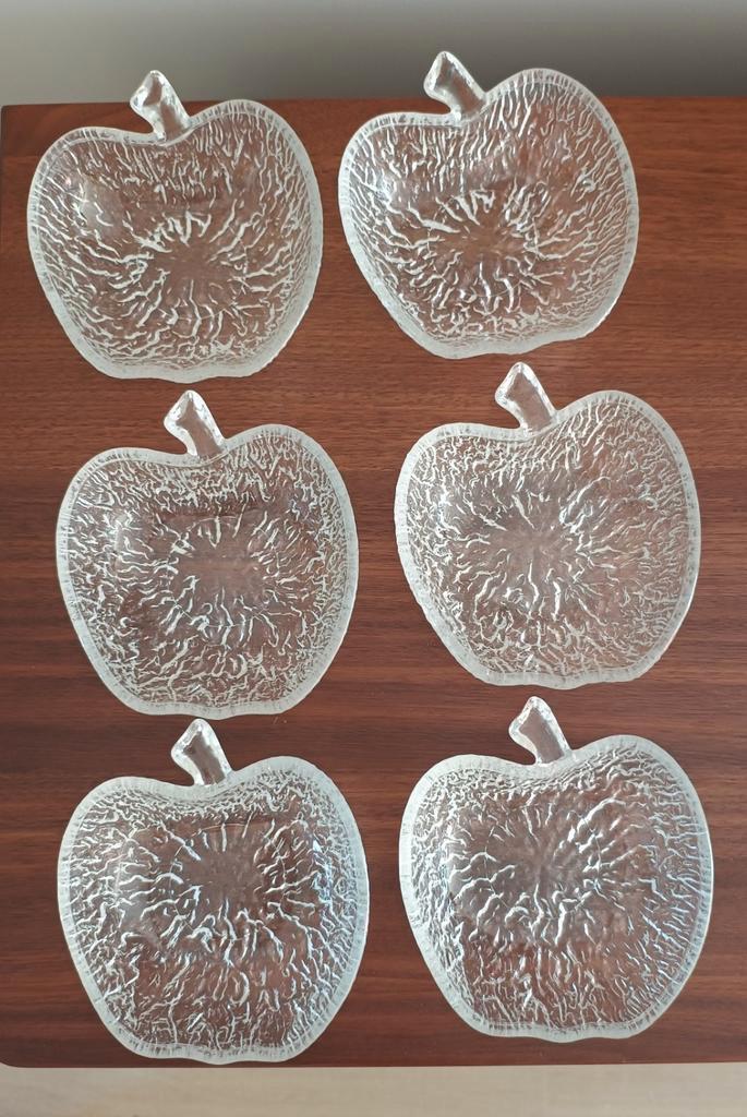 Italiaanse vintage CoVetro glazen appelschaaltjes | 1970s, Huis en Inrichting, Keuken | Servies, Zo goed als nieuw, Schaal of Schalen