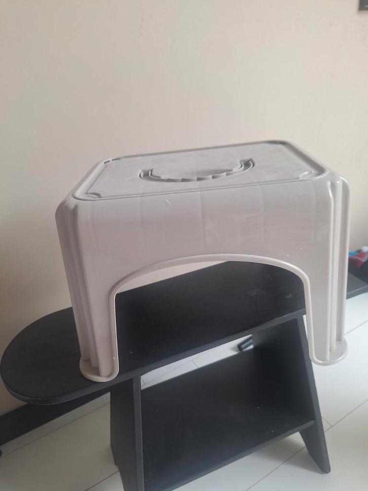 Beige Krukje - Handig en Compact!, Huis en Inrichting, Stoelen, Gebruikt, Eén, Kunststof, Overige kleuren, Ophalen of Verzenden