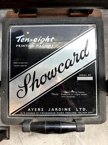 Adana / Ayers Jardine “Ten‑Eight Showcard” drukpers beschikbaar voor biedingen